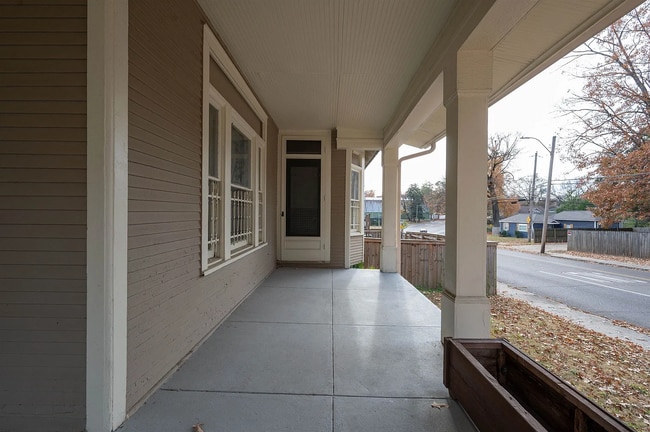 Foto del edificio - 1347 Harbert Ave