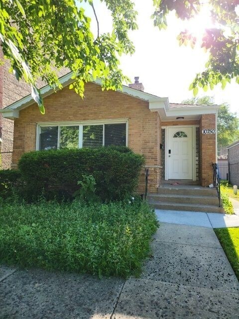 Foto principal - AVAILABLE NOW! - 10750 South King Drive, C...
