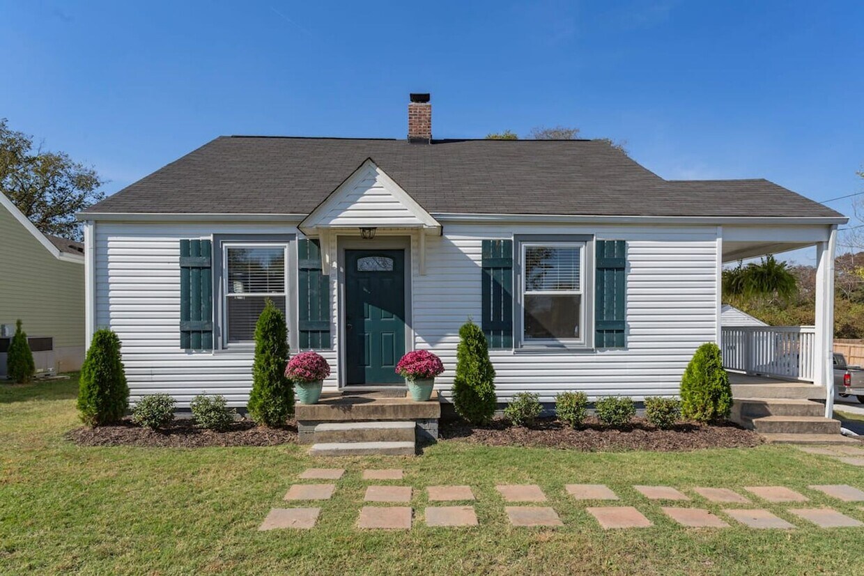 Primary Photo - LEASING SPECIAL Cozy East Nashville 3 Bedr...