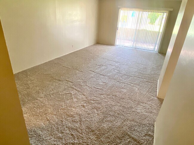 Foto del edificio - MOVE IN SPECIAL-NO RENT DUE UNTIL JANUARY 1, 2026 - 2 Bedroom 2 Bathroom in Central Phoenix