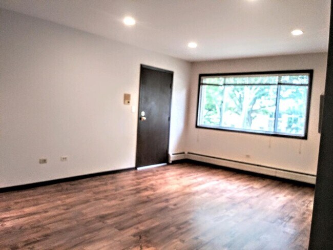 Building Photo - 9 W Walnut Ct