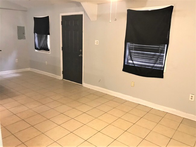Building Photo - 405 W Mimosa Dr