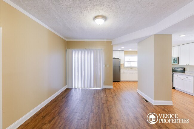 Foto del edificio - 2153 Indiana Ave