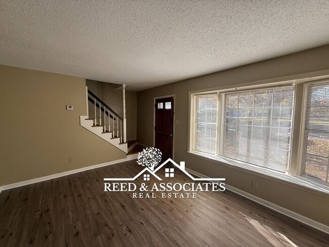 Building Photo - 2-Story Duplex Located Near UofM!