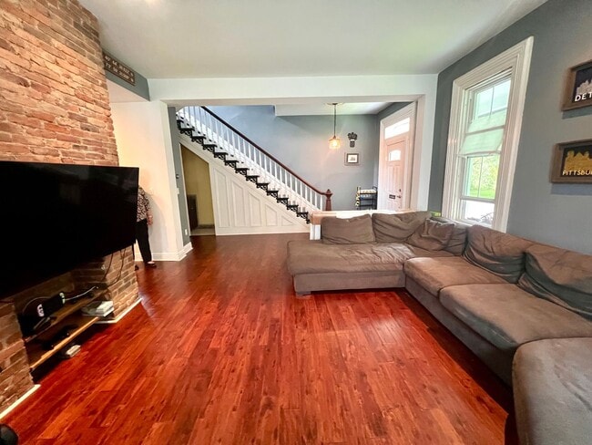 Building Photo - Sewickley - Stunning 3 Bedroom 1.5 Bathroom