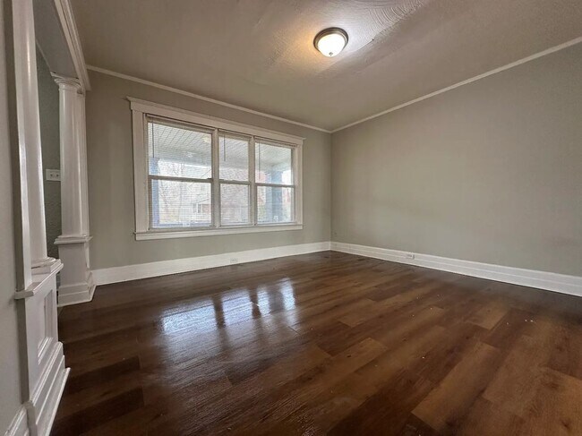 Building Photo - 242 Ferris St