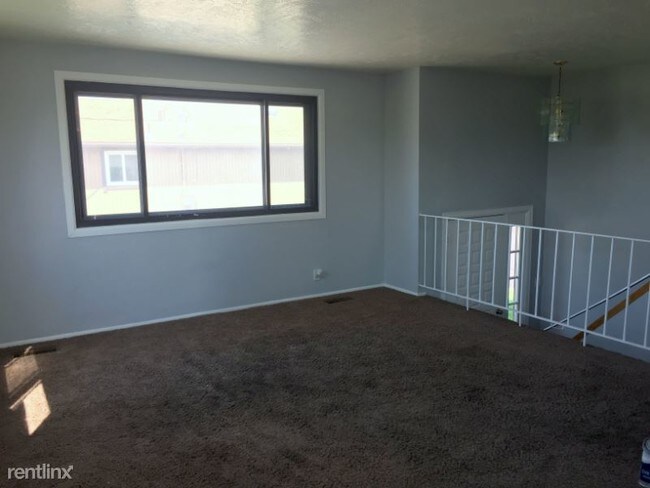 Building Photo - 5 br, 2 bath House - 733 S. Elm Ave.