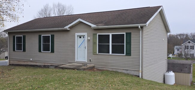 Building Photo - 10 Susquehanna Dr