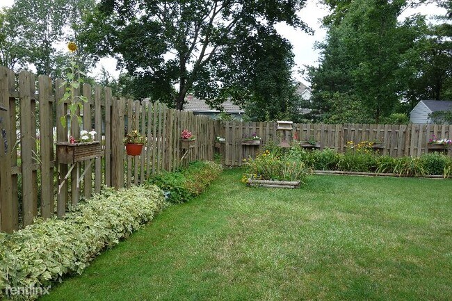 Building Photo - 4 br, 3 bath House - 15 E Summit St