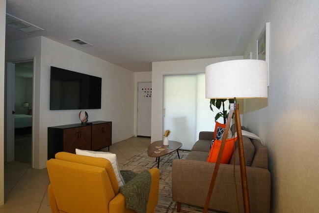 Building Photo - 2801 Los Felices Cir E