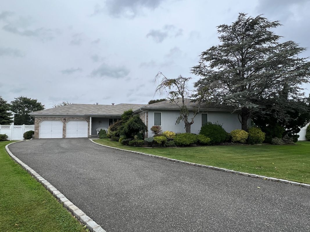 Primary Photo - 6 Seabreeze Ln.
