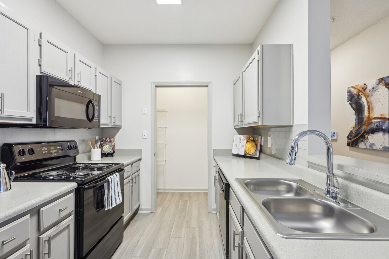 Primary Photo - Grove on Southlake