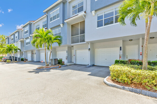 Amplias homes adosadas en Coral Springs, FL - Windsor Castle - Townhomes