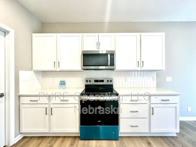 Foto del edificio - 17451 Tucker St