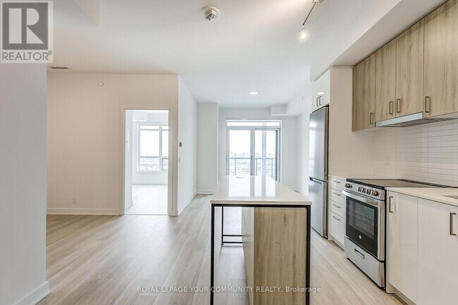 Photo du bâtiment - 30 Upper Mall Wy