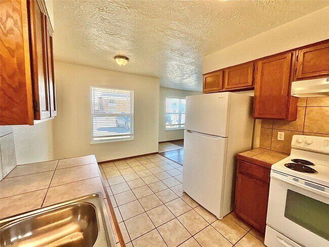 Foto del edificio - 1322 Glen Oaks Ct