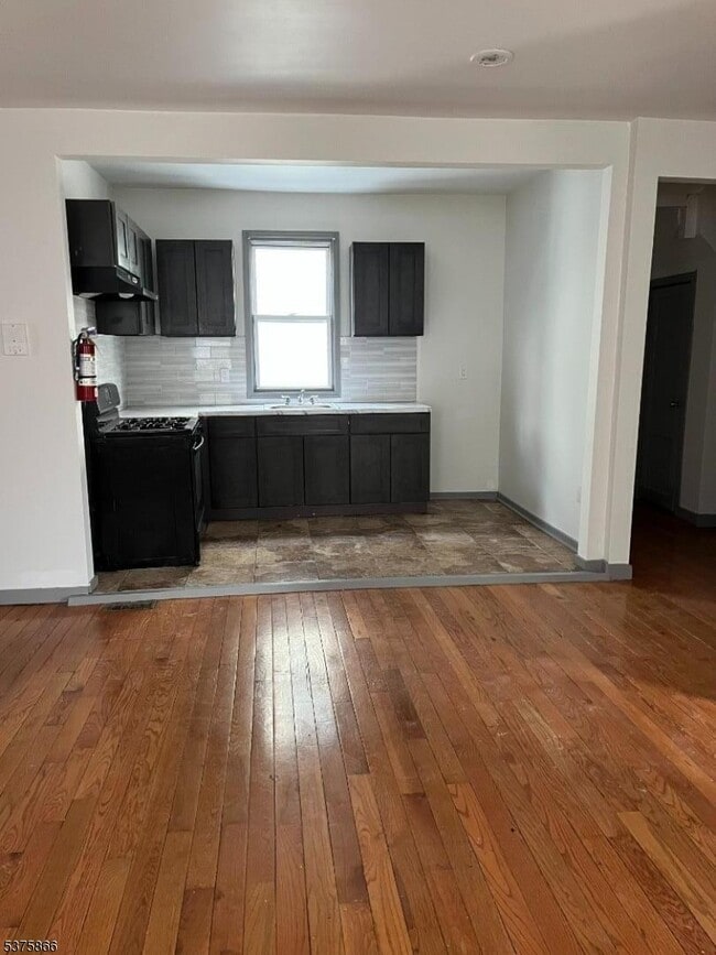 Building Photo - 253 Clinton Pl