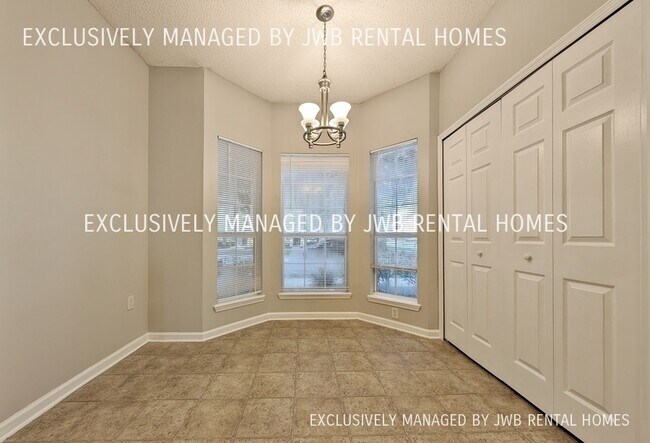 Foto del edificio - 323 Pecan Grove Dr