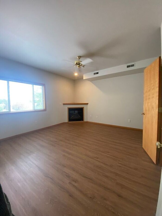 Foto del edificio - $1,195 | 2 Bedroom, 1 Bathroom Condo | Pet...