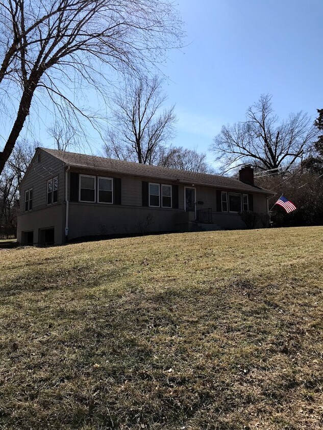 Primary Photo - 203 W Bannister Rd