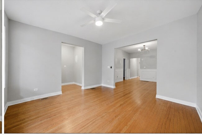 Foto del edificio - 5039 W Cullom Ave