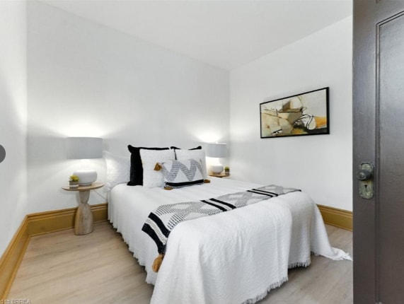 Building Photo - 39 Allenby Av