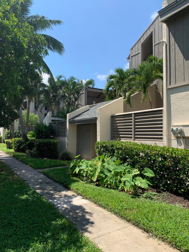 Building Photo - 1605 US-1