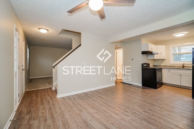 Building Photo - REDUCED! - Now offering half off first ful...