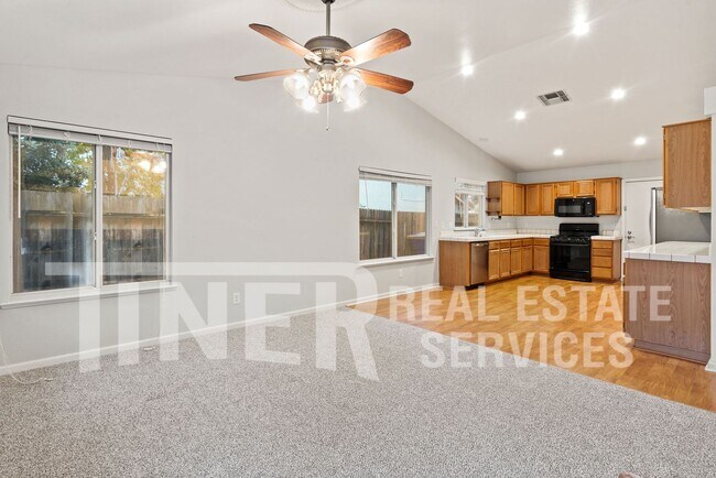 Foto del edificio - 134 John Henry Cir