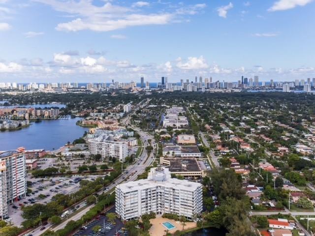 Foto del edificio - 1300 NE Miami Gardens Dr