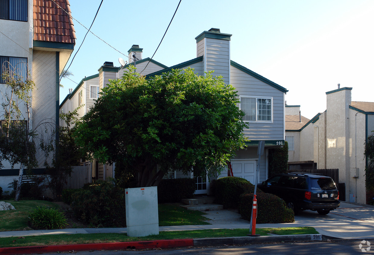 Building Photo - 201 W Palm Ave