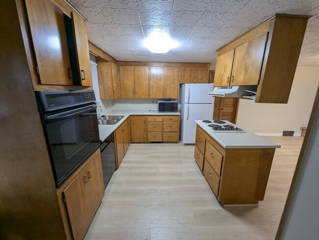 Building Photo - 186 E 700 N