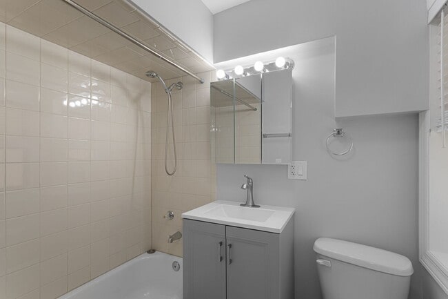 Foto del edificio - 6023 N Kenmore Ave