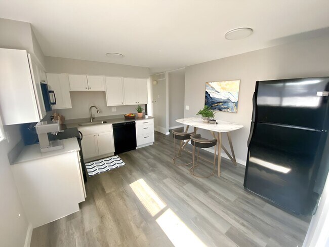 Foto del edificio - 4484-4486 S Newton St.