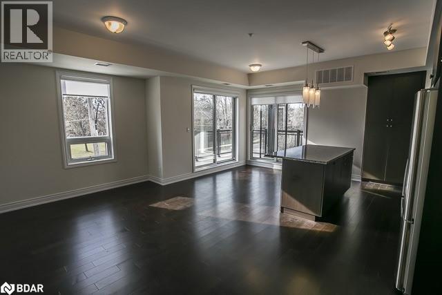 Building Photo - 3170 Erin Mills Pkwy