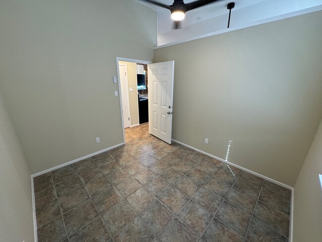 Building Photo - 1010 Rockmoor