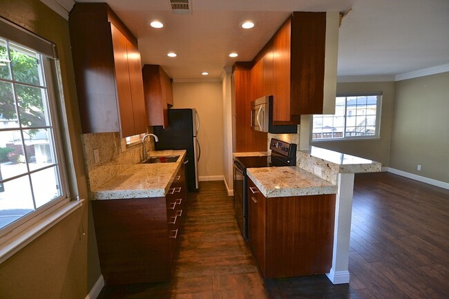 Building Photo - Blossom Valley Condo