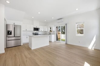 Building Photo - 6414 Cleo St
