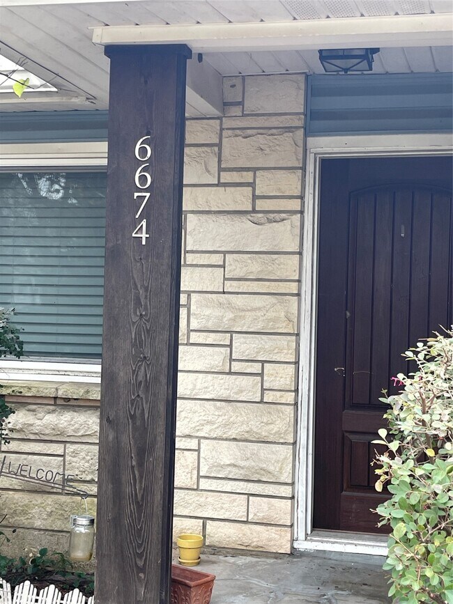 Foto del edificio - 6674 Sylvan Rd