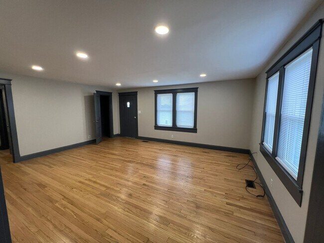 Building Photo - Lascassas Pike