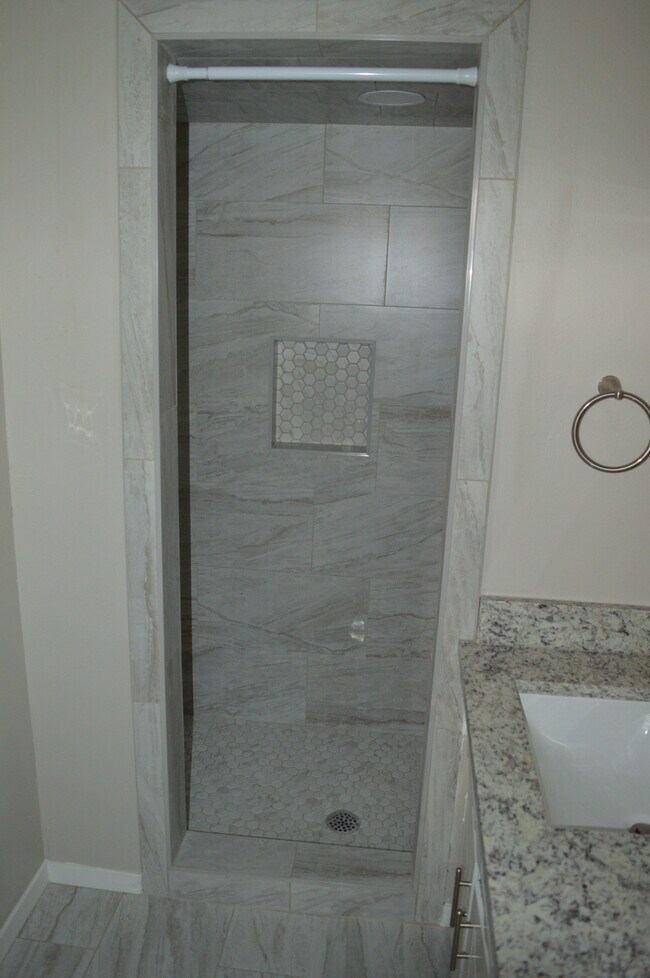 Ducha nueva - 544 Willowood Ln
