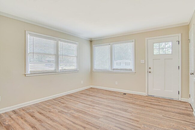 Building Photo - 3940 Rutgers Dr Sw
