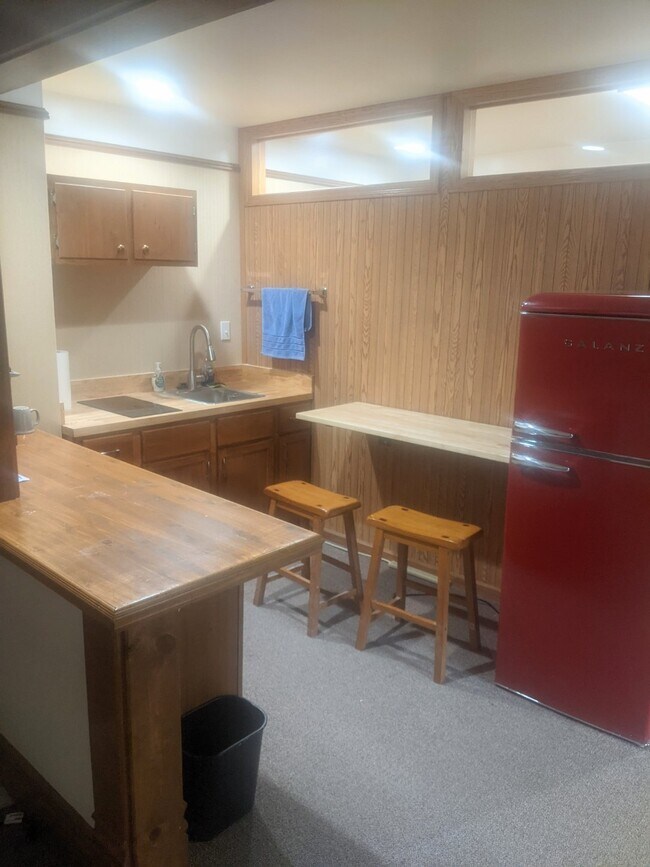 Kitchen - 416 W Ionia St