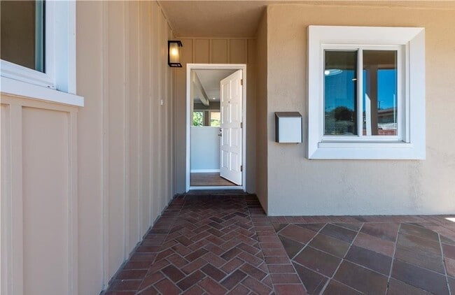 Building Photo - 535 Camino de Encanto