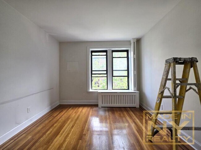 Foto del edificio - 1 bedroom in ASTORIA NY 11106
