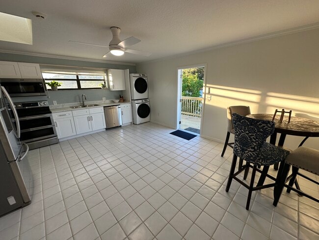 Foto del edificio - 2945 68th St N