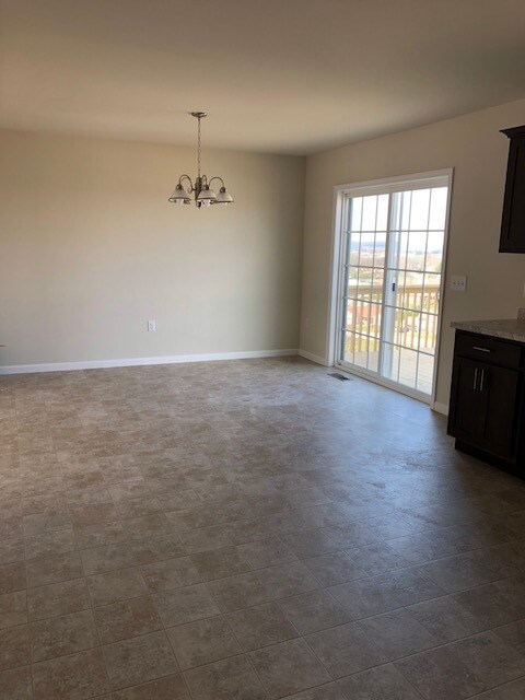 Building Photo - 4 Bed 3 Bath Single Family Home w/2 Car Ga...