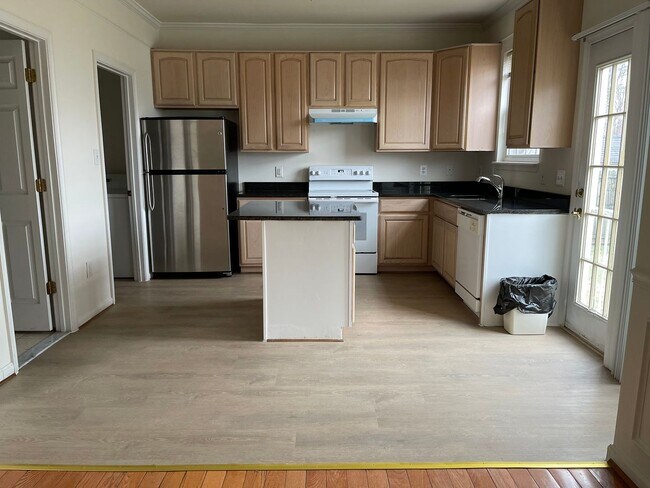 Foto del edificio - Spacious & Updated Home in the Heart of Hyattsville