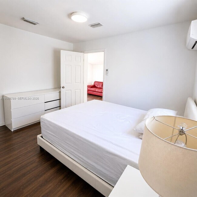 Foto del edificio - 2330 NW 22nd Ct