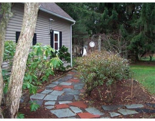 Building Photo - 33 N Spencer Rd